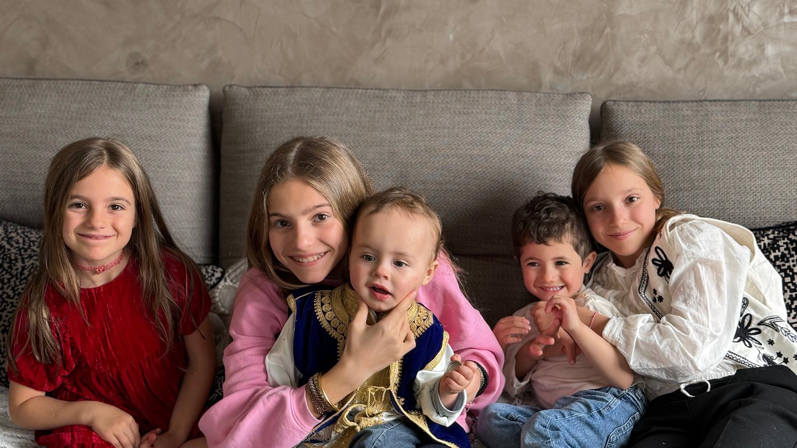 Edel et ses cousins sur le canapé