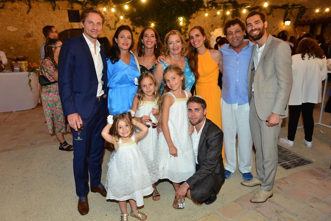 Edel avec sa famille en soirée
