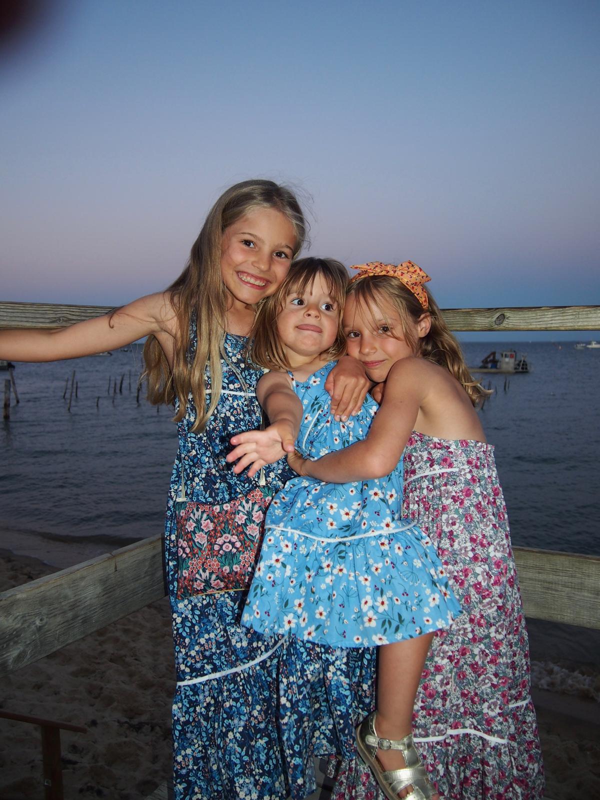 Edel et ses amies au coucher du soleil
