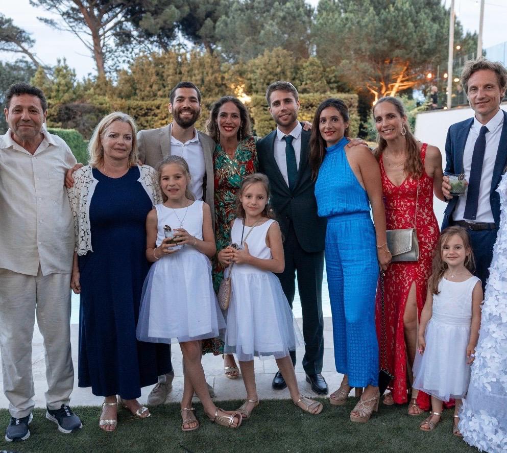 Edel et sa famille lors d'une soirée